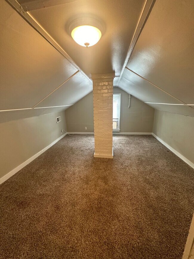 Building Photo - 649 Golfview Dr