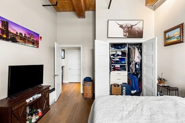 Building Photo - 130 John St