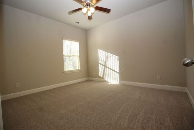 Building Photo - Brookside Crossing!