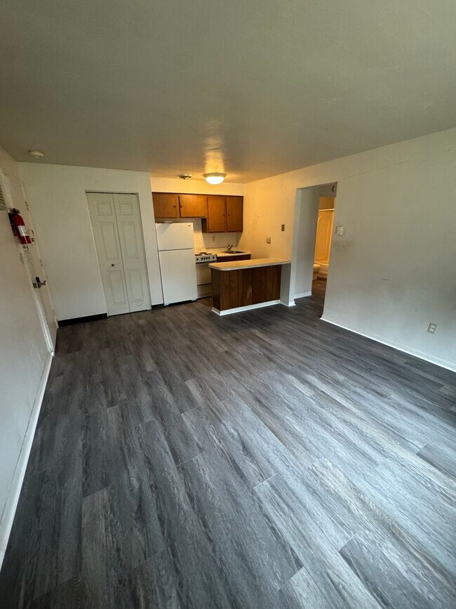 Building Photo - 1 Bedroom 1 Bath-Moon Township