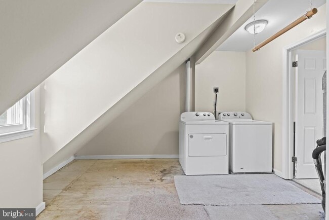 Building Photo - 786 N Vermont St