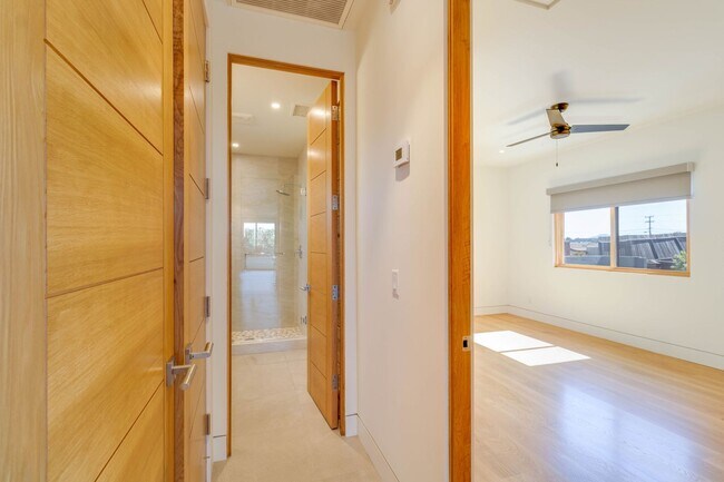 Building Photo - Ultra Luxury Guest House w/Private 200sf B...