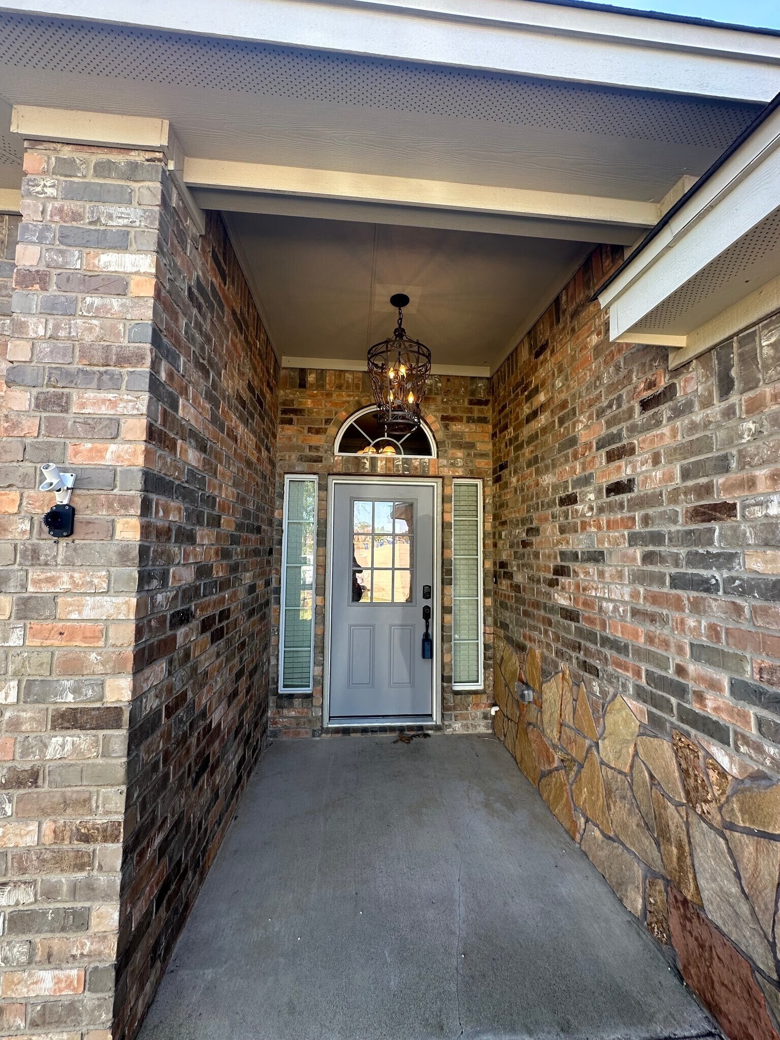 Building Photo - 2501 Lindsey Dr