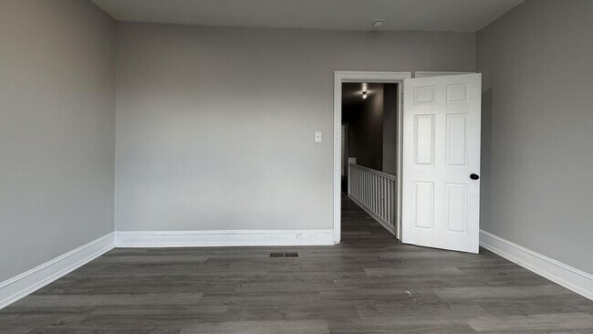 Building Photo - Move-In Ready 3BR Philly Rowhome with Modern Finishes