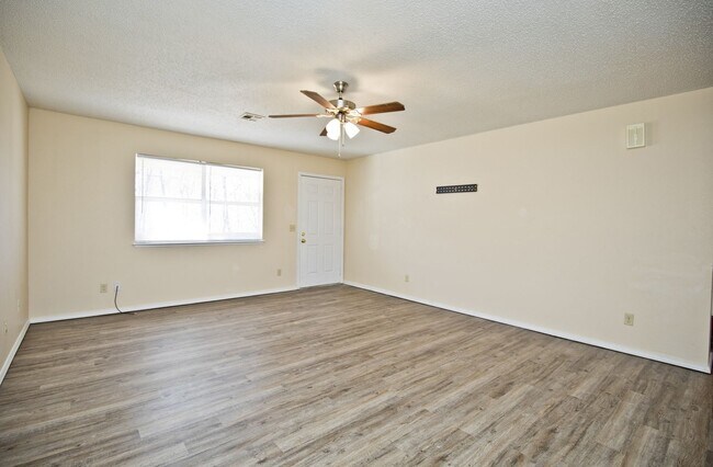 Building Photo - 9050 Grimes Dr
