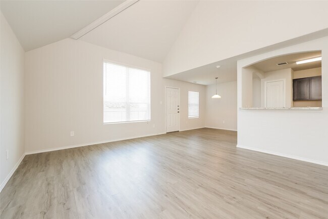 Building Photo - 1010 Grand Emperor DR