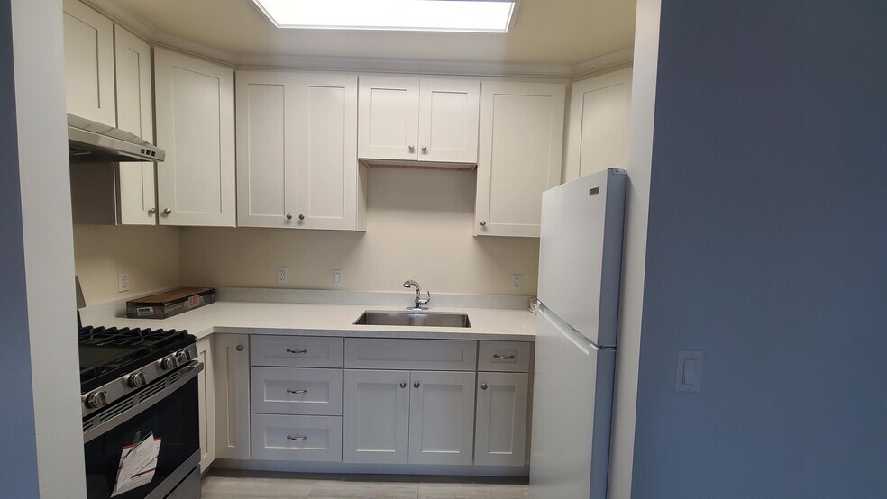 Building Photo - 1309 Solano Ave