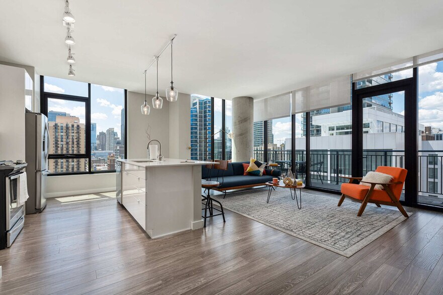 Building Photo - 829 N Clark St