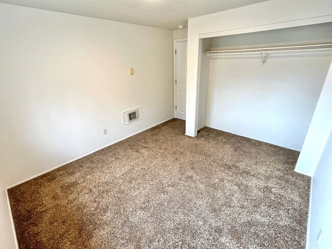 Building Photo - GREEJ03