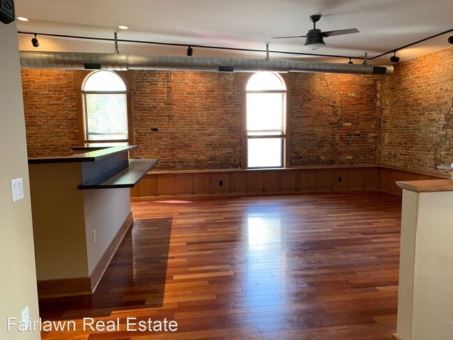 Building Photo - 1 br, 1 bath House - 32 E. Chester St. Apt. B