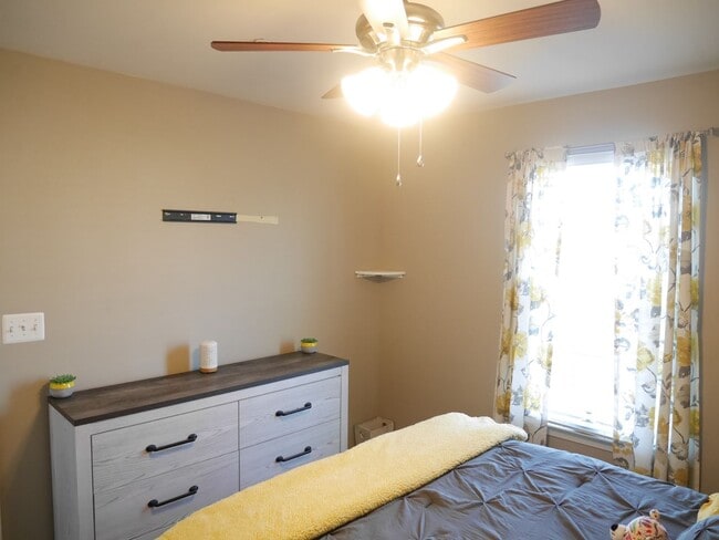 Building Photo - Stunning 5-Bedroom, 3.5-Bathroom Fully Furnished Home for Rent