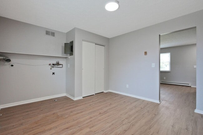 Building Photo - 2209 Clarendon Ln