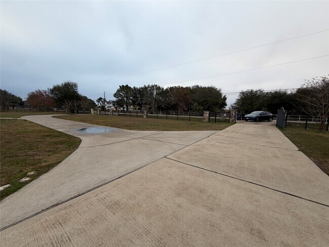 Building Photo - 28264 Rose Ln