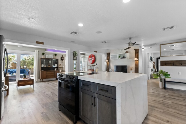 Building Photo - 1605 Treemont Ave