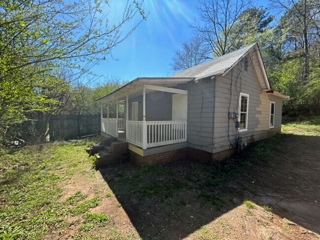 Building Photo - HOGANSVILLE 331 Corinth Rd