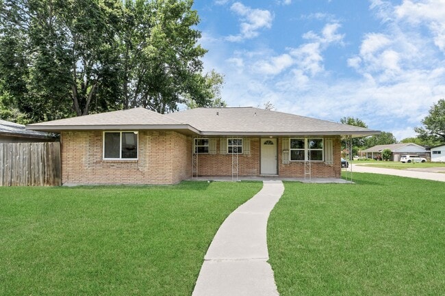 Building Photo - 8102 Bob White Dr