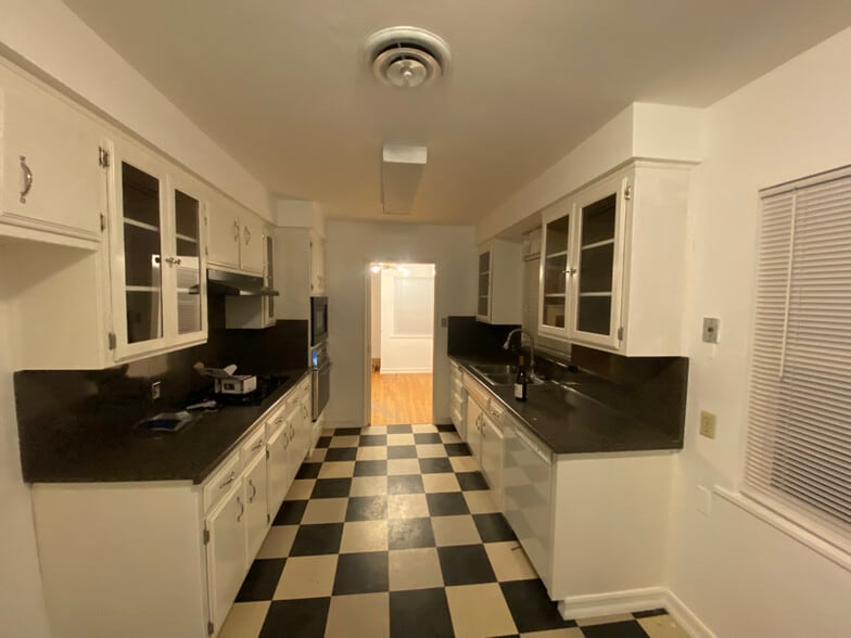 Building Photo - 2425 C St