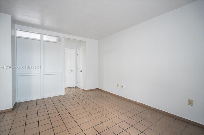Building Photo - 260 Navarre Ave