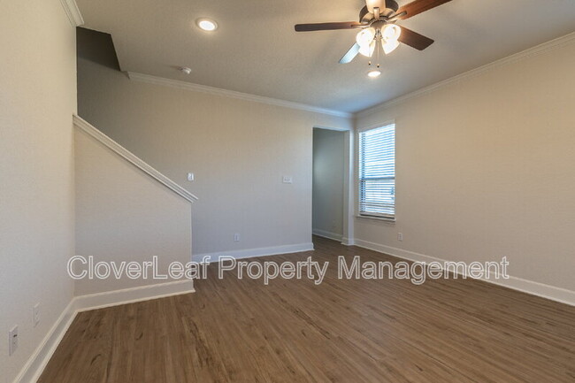 Building Photo - 10351 Lynwood Crk