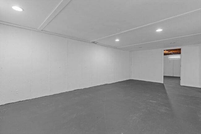 Building Photo - 615 Wren Dr