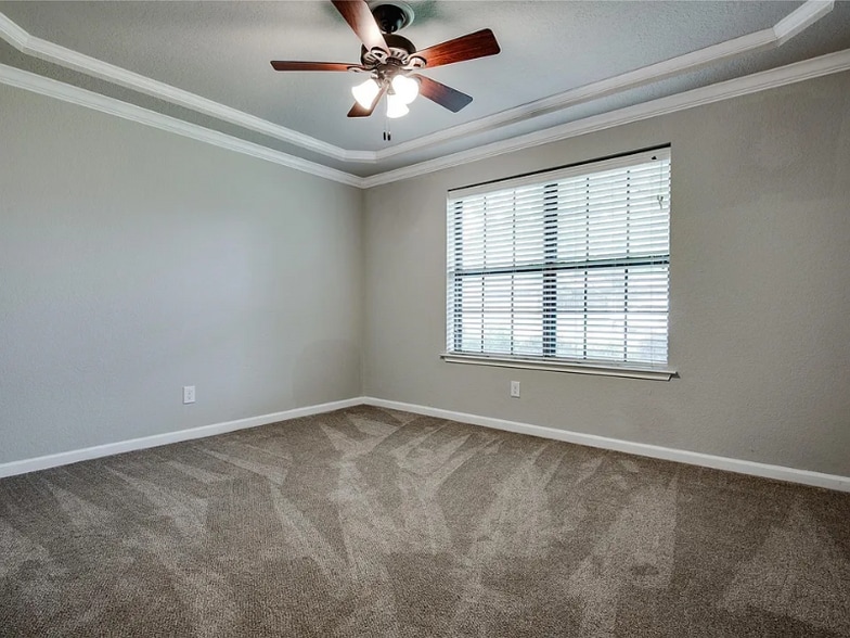 Building Photo - 8966 Hialeah Cir S