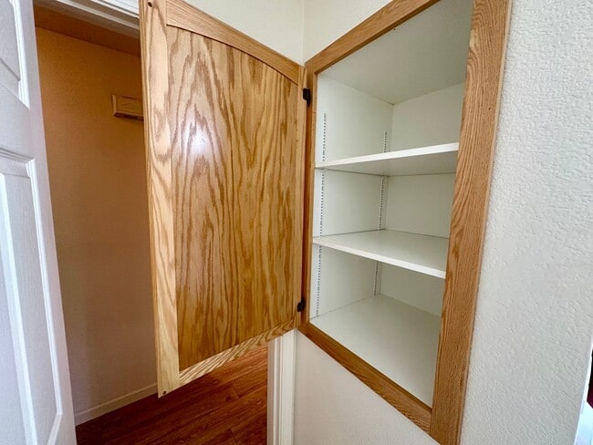 Building Photo - Adorable 3 Bedroom 2 Bathroom Home Just Minutes to Downtown Grass Valley