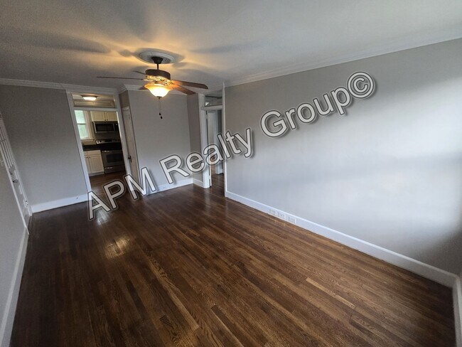Building Photo - Upstairs condo in Earlewood Commons