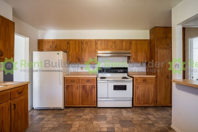 Building Photo - ***LEASE PENDING PLEASE APPLY AT YOUR OWNE DISCRETION***