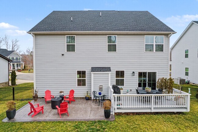 Building Photo - 4 Bedroom Executive Home located in Magnolia Green