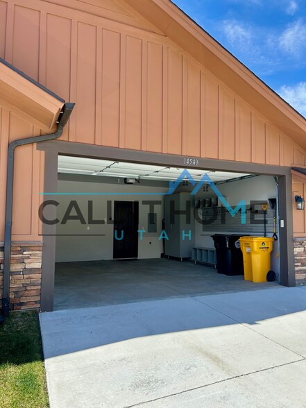 Garage - 14549 N Asher Way