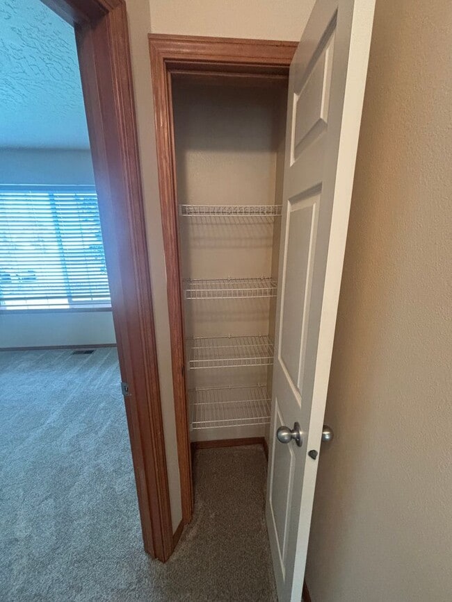 Building Photo - BEAUTIFUL HOME IN THE LANDINGS (APP#59)