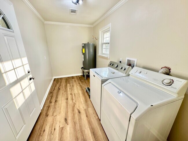 Building Photo - 2709 Countrywood Rd