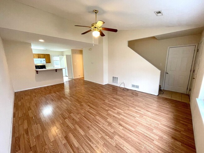 Building Photo - 1413-1415-1415 Risen Star Ct