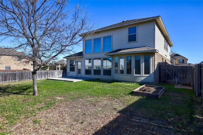 Building Photo - 431 Millard St