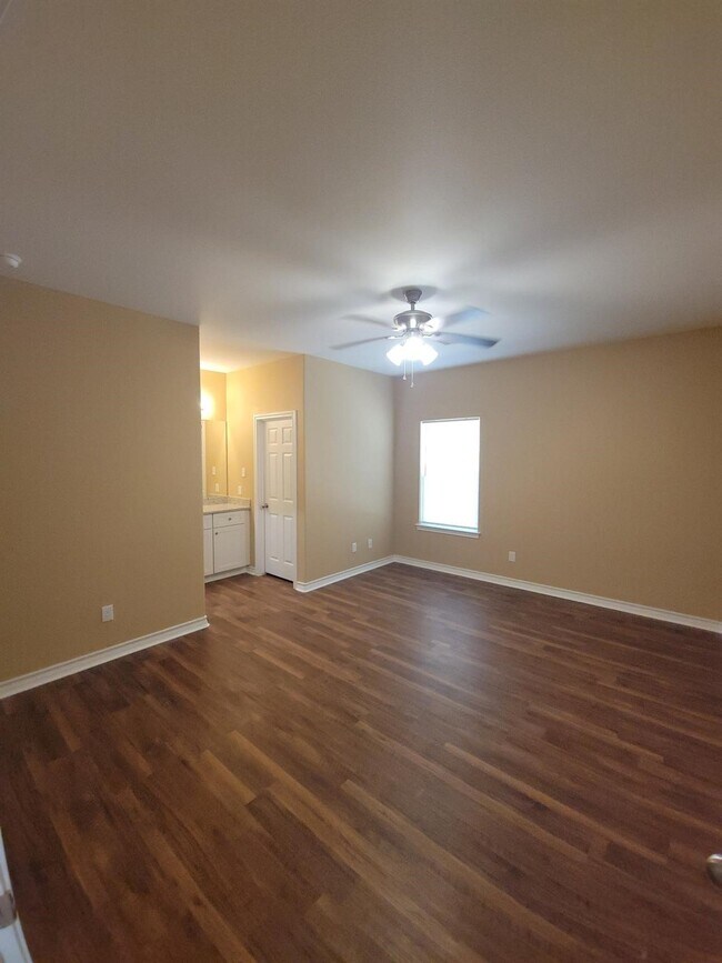 Building Photo - 2107 24th St N