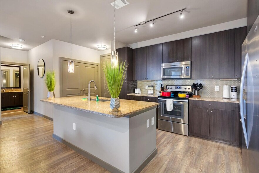 Building Photo - 7224 Staffordshire Blvd