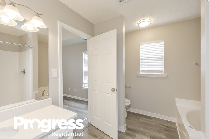 Building Photo - 433 Summer Hill Cir