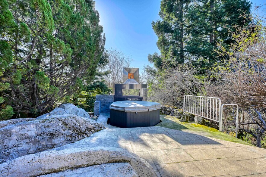 Building Photo - 8985 Vista de Lago Ct