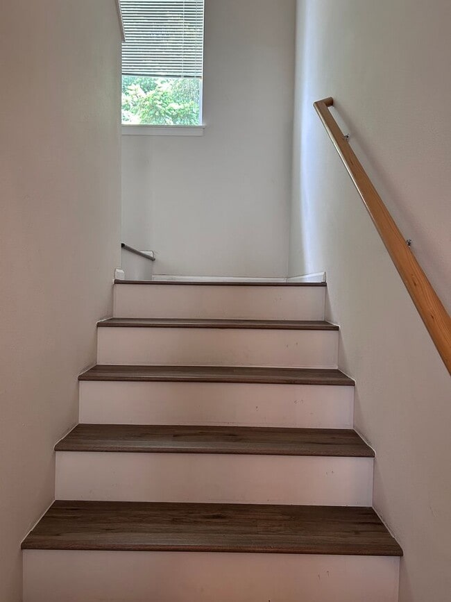 Building Photo - Charming & Modern 2-Bedroom Ashburn Community Townhome