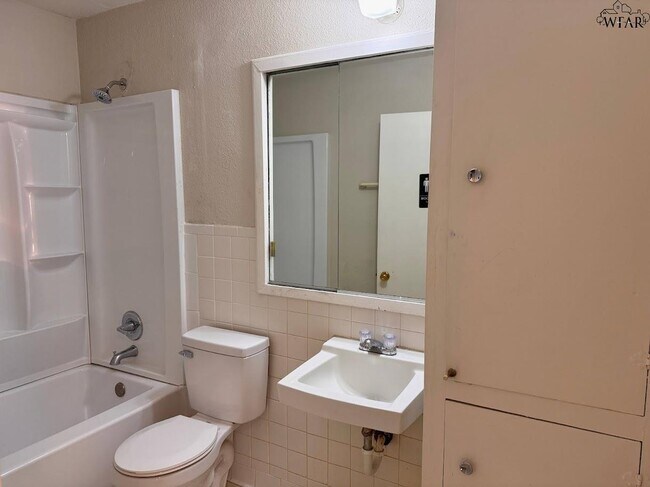 Building Photo - 2907 Moffett Ave