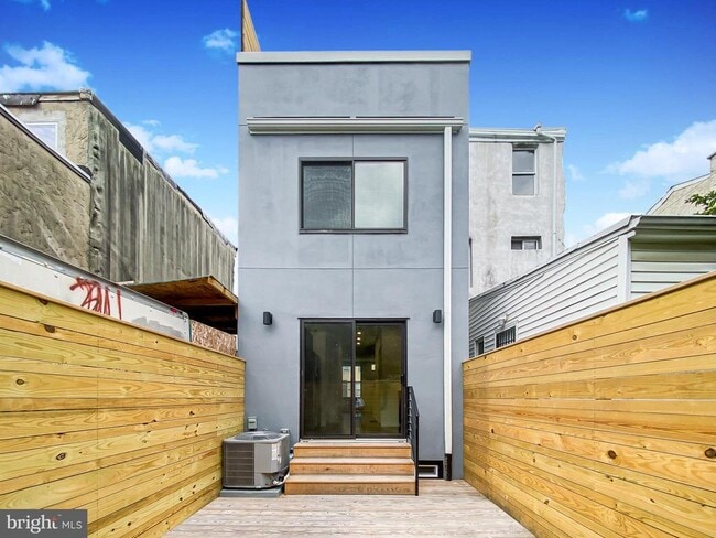 Building Photo - 2027 N 5th St