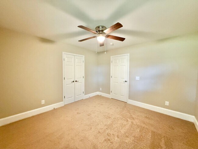 Building Photo - Newly Remodeled Ranch-Style 4BD, 3.5BA Ral...