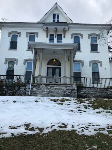 Front - 457 N Potomac St
