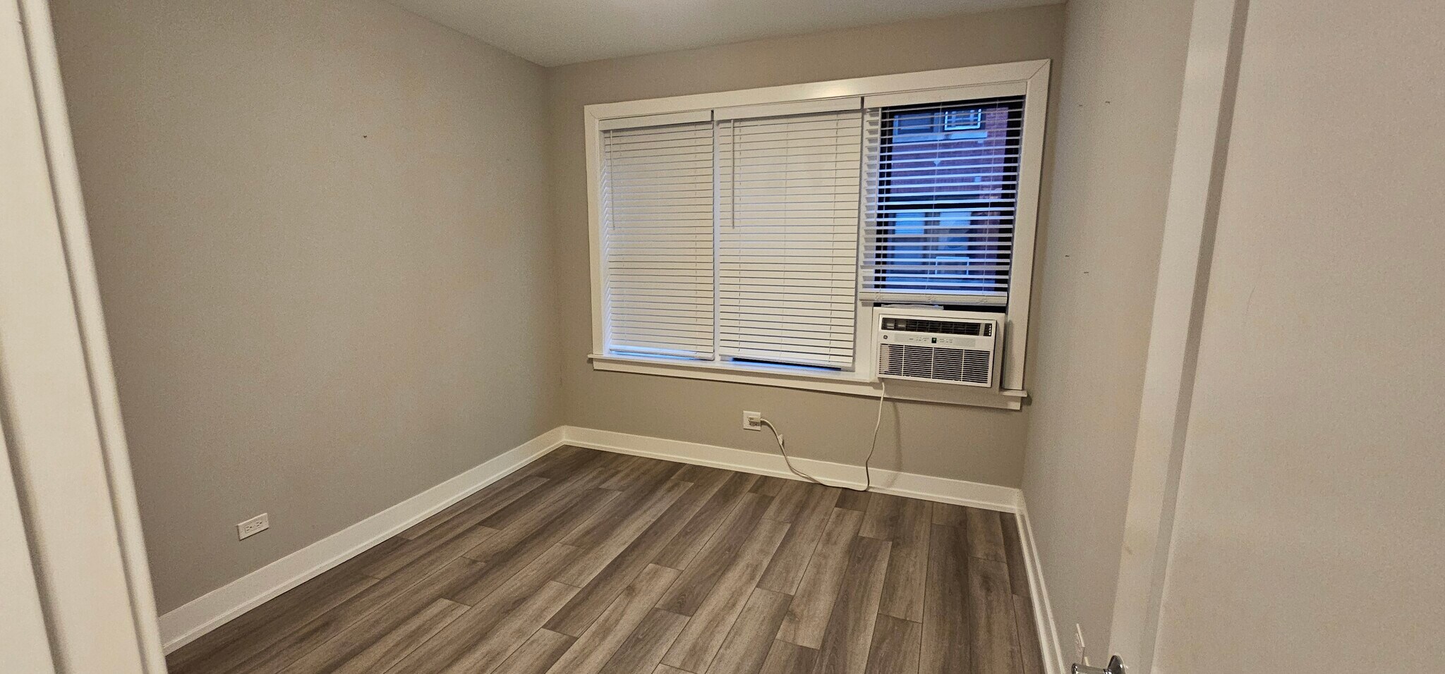 Building Photo - 3929 N Janssen Ave