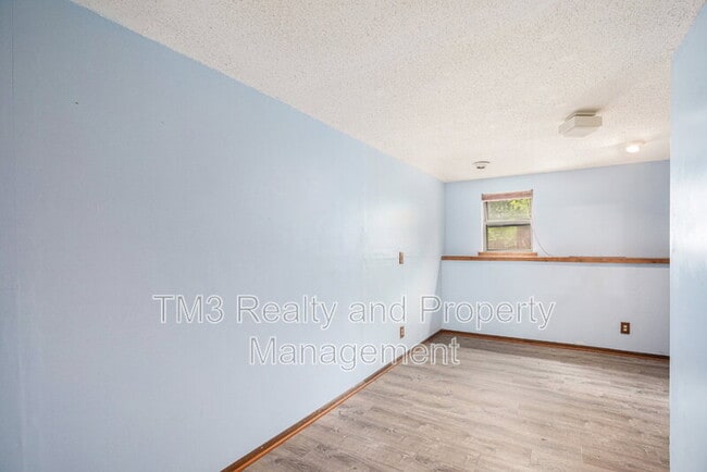 Building Photo - 2409 S 17th Terrace