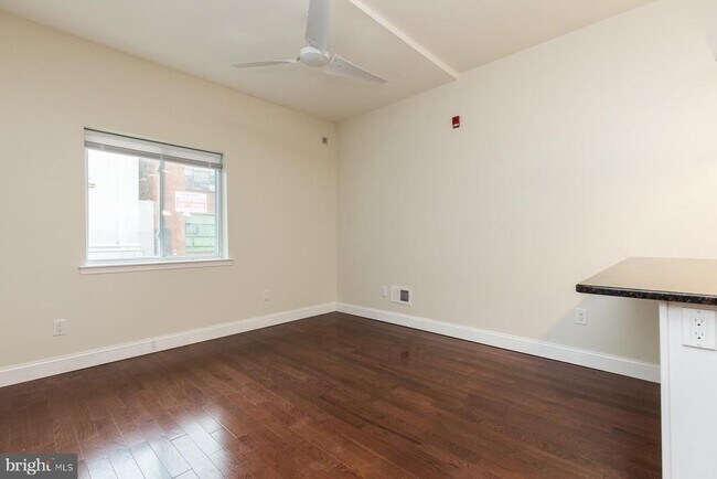 Building Photo - 1802 E Huntingdon St