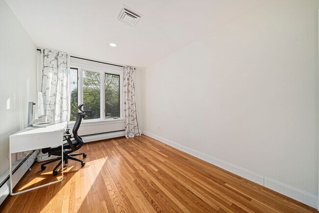 Building Photo - 66 Roosevelt Rd