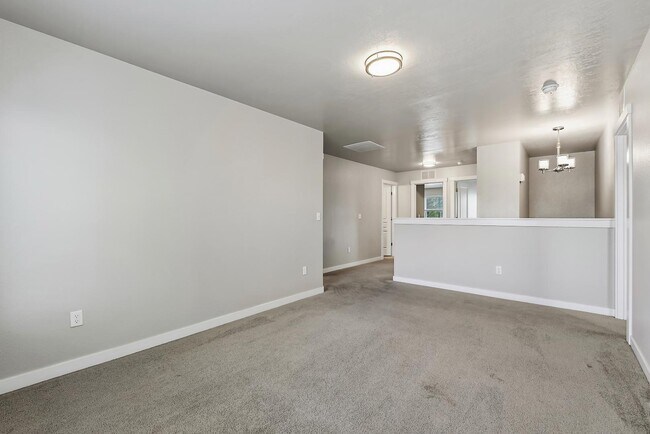Building Photo - 2662 W Jayton Dr