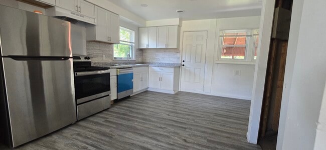 Primary Photo - 3202 Cherokee Ave