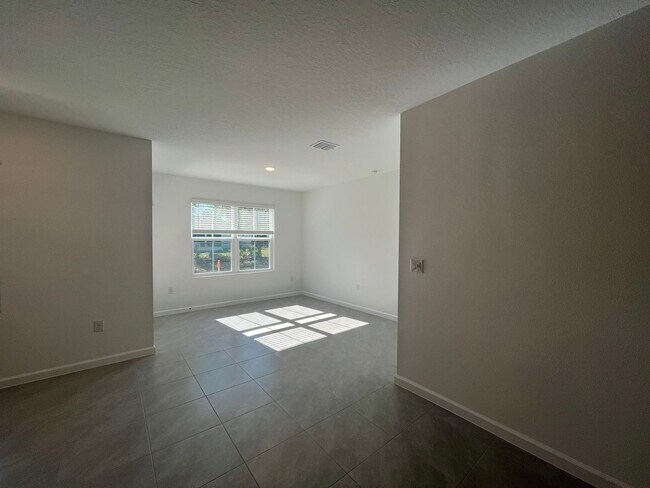 Building Photo - 5 Wagner Pl